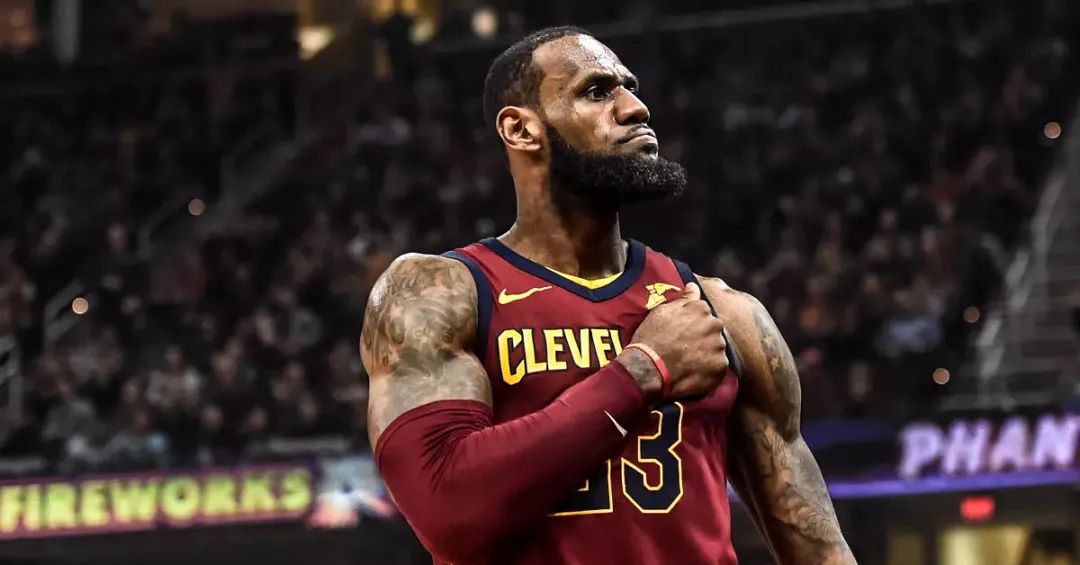  詹姆斯轰下三双助湖人逆转击败快船